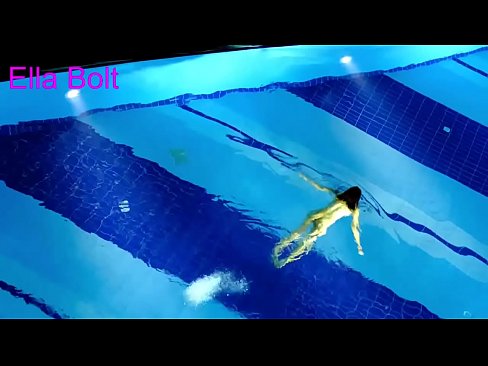 ❤️ No puedo dejar de mirar, joven rubia pillada nadando desnuda en la piscina del complejo ELLA BOLT Super sexo en es.extratorrents.top ❌️